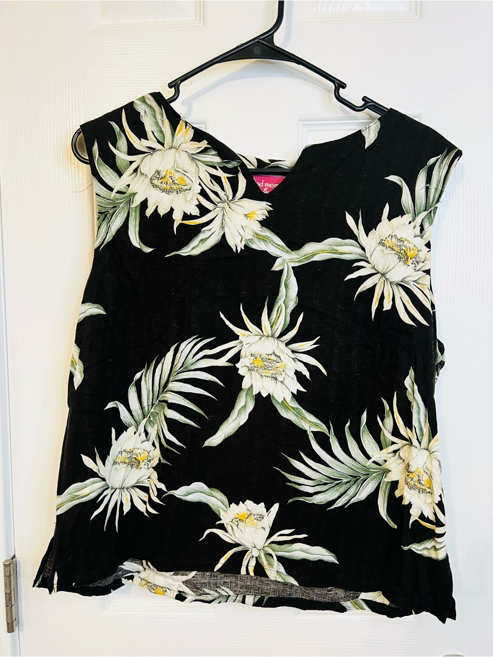 island moments by Emma, IOLANI Sleeveless Black Floral Blouse with White Bloom